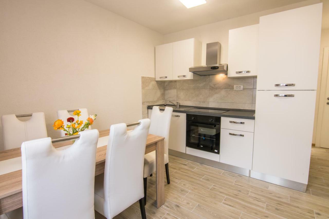 Apartments Family Roso Promajna Exterior foto